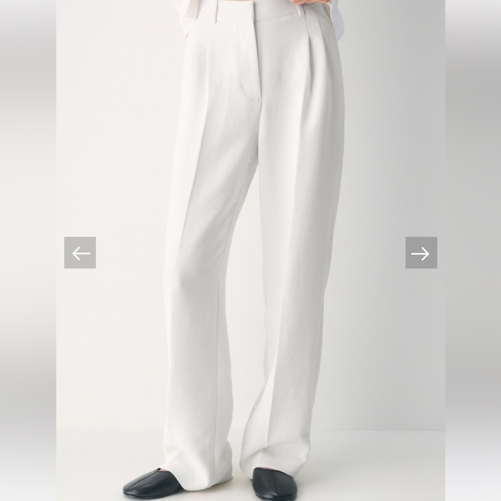NWT Aritzia Effortless Pant in Light Birch Crepette - Size 4 - Short Inseam